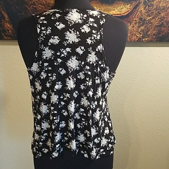 💖 Forever 21 Large Black Floral Racer back Tank - Picture 3 of 4